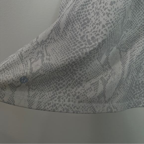 Lululemon Mesh With Me Tank Desert Snake White Silver Fox size 4 - Picture 5 of 6